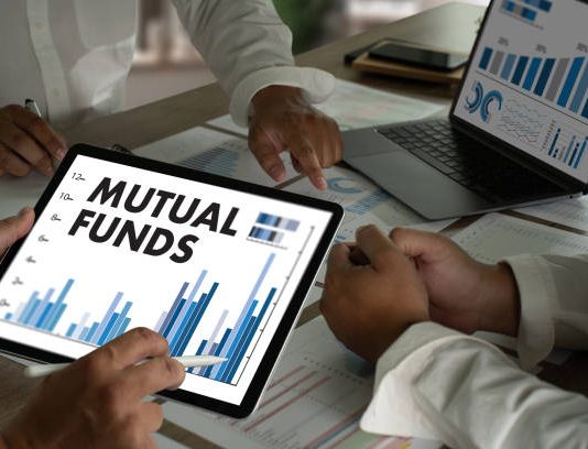 Active vs. Passive Mutual Funds: Which One Wins in 2026? mutual funds